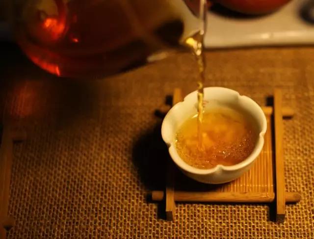 有一种圣诞节的浪漫,叫有人陪你喝茶.